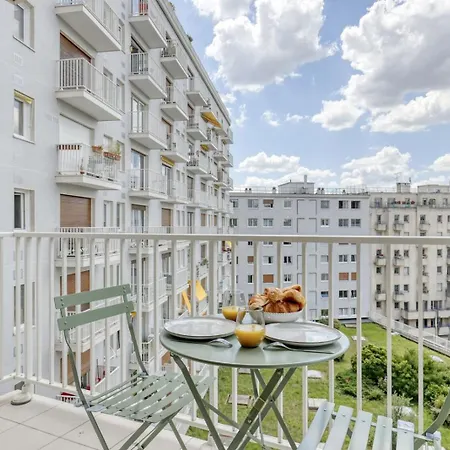 Apartment Light & Warm Flat With Balcony - Heart Of 15