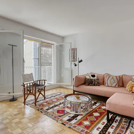 Apartment Light & Warm Flat With Balcony - Heart Of 15 Paris
